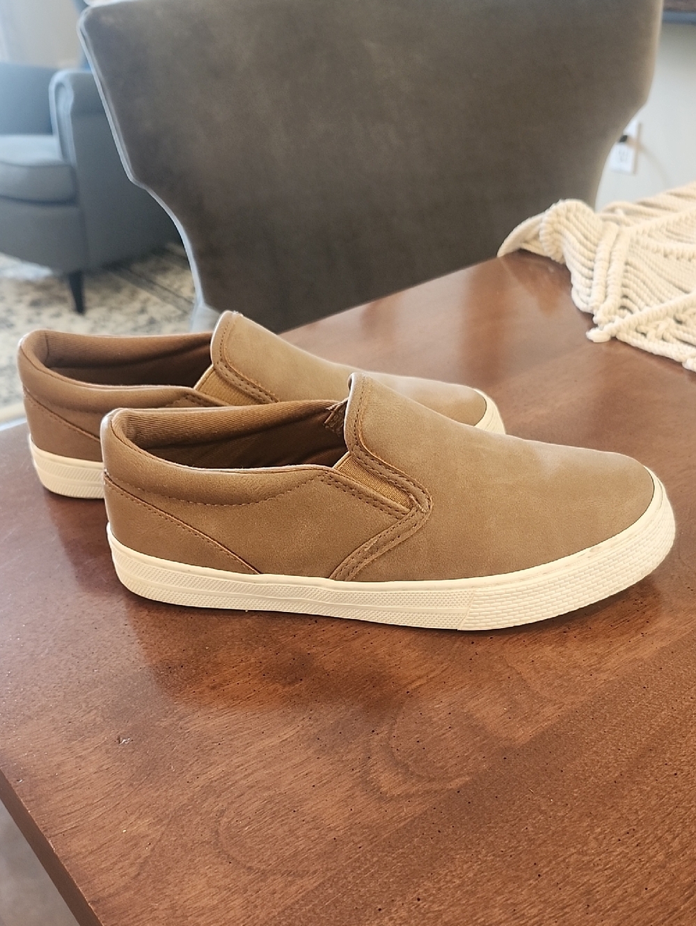 Boys Size 2 Slip-On Casual Sneakers in Tan - Classic Everyday Style